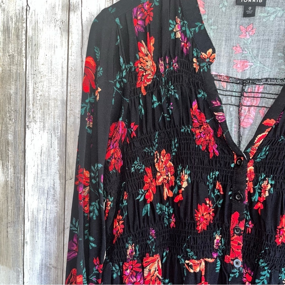 Torrid Floral Smocked Babydoll Tunic Black Red Rayon Button Front 0X Boho Flowy - Picture 4 of 6